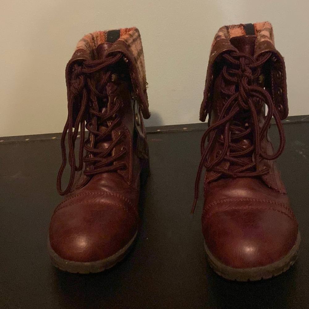 Burgundy faux leather “autumn” boots